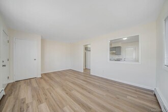 472 S Ocean Ave in Patchogue, NY - Building Photo - Building Photo