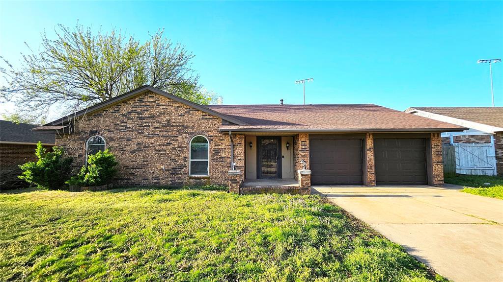 1116 NE 4th St in Moore, OK - Building Photo