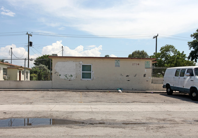 2738 NW 6th St in Pompano Beach, FL - Foto de edificio - Building Photo