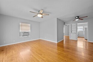 1919 McDuffie St in Houston, TX - Building Photo