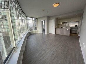 4900 Lennox Ln in Burnaby, BC - Building Photo - Building Photo