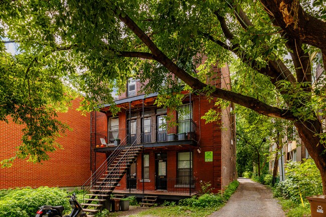 920 Du Couvent Rue in Montréal, QC - Building Photo - Building Photo