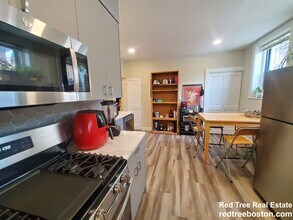 1914 Beacon St in Boston, MA - Foto de edificio - Building Photo