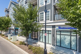 Victoria Crossing in Edmonton, AB - Building Photo - Building Photo