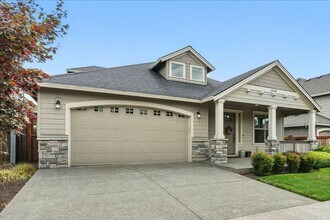 15458 SE Pioneer Dr in Clackamas, OR - Building Photo - Building Photo