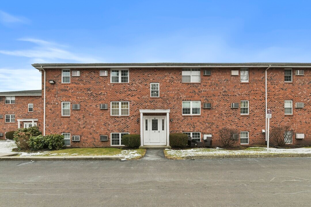 89 Pleasant St, Unit B9 in Medfield, MA - Building Photo
