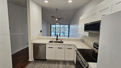 1189 NW 122nd Ter in Pembroke Pines, FL - Building Photo - Building Photo
