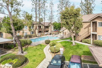 Rolling Ridge Apartments in Chino Hills, CA - Foto de edificio - Building Photo