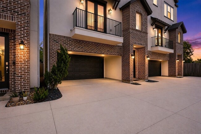 property at 913 Oak St