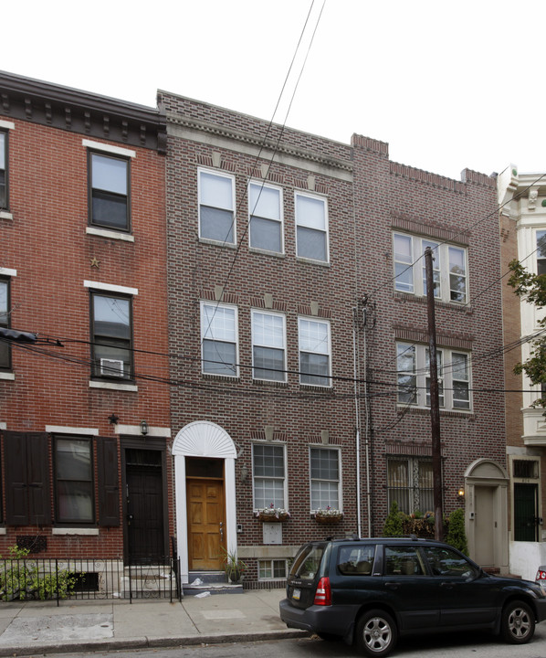 808 S 5th St in Philadelphia, PA - Building Photo