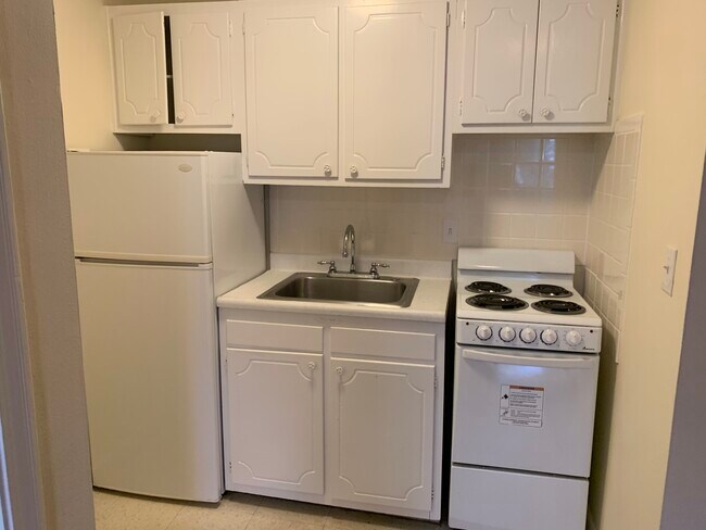 1316 Commonwealth Ave, Unit 104 in Boston, MA - Building Photo - Building Photo