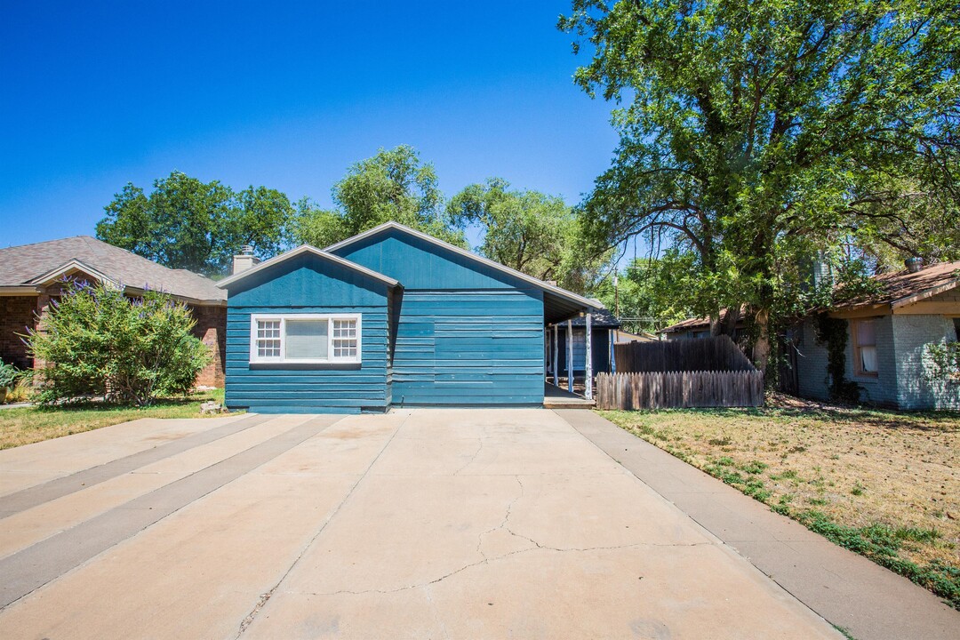 2610 21st St in Lubbock, TX - Building Photo