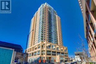 125 Western Battery Rd in Toronto, ON - Building Photo