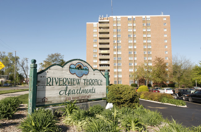 Riverview Terrace Apartments in Adrian, MI - Foto de edificio - Building Photo