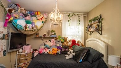 4 Galaxie Ln in Selden, NY - Building Photo - Building Photo