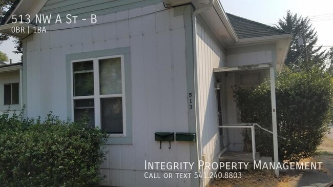 513 NW A St in Grants Pass, OR - Building Photo - Building Photo