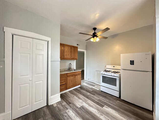4751 N Monticello Ave, Unit 2F in Chicago, IL - Building Photo - Building Photo