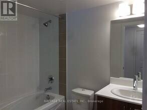 5162 Yonge St in Toronto, ON - Building Photo - Building Photo