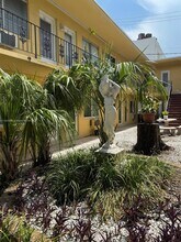65 Washington Ave in Miami Beach, FL - Building Photo - Building Photo