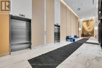 251 Masonry Wy in Mississauga, ON - Building Photo - Building Photo