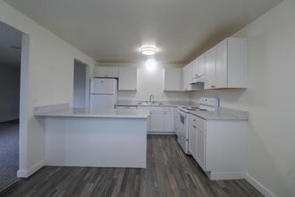 Valley Vista in Tacoma, WA - Building Photo - Building Photo