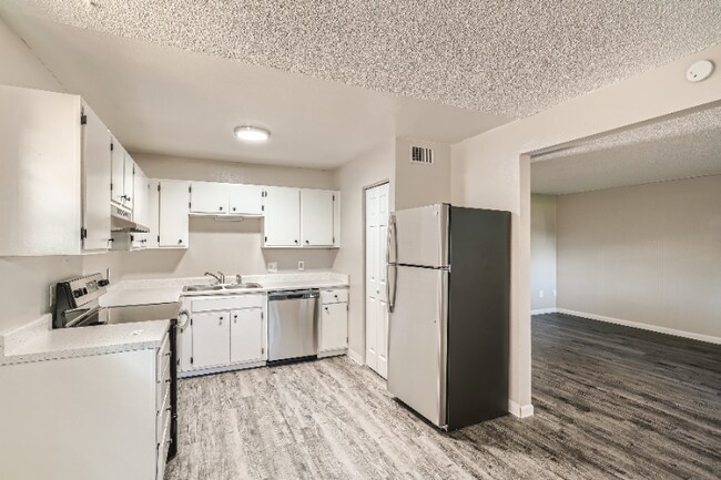 6800 E Tennessee Ave in Denver, CO - Building Photo - Building Photo