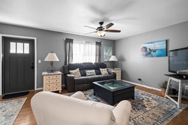 1802 Bedford Terrace in Sun City Center, FL - Building Photo - Building Photo