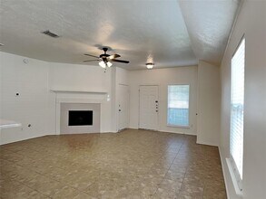 18475 Sunrise Pines Dr in Montgomery, TX - Building Photo - Building Photo