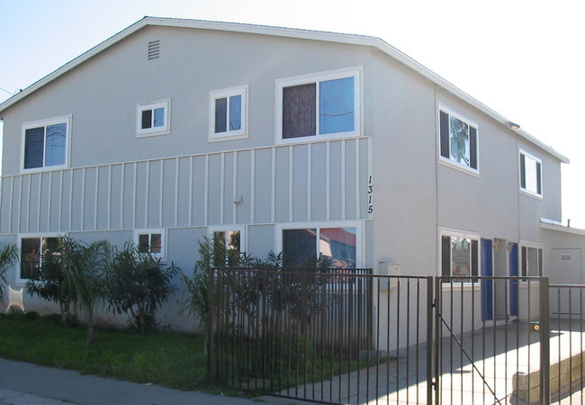 1315 Puls St in Oceanside, CA - Foto de edificio - Other