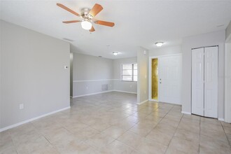 4308 Meadowland Cir in Sarasota, FL - Building Photo - Building Photo