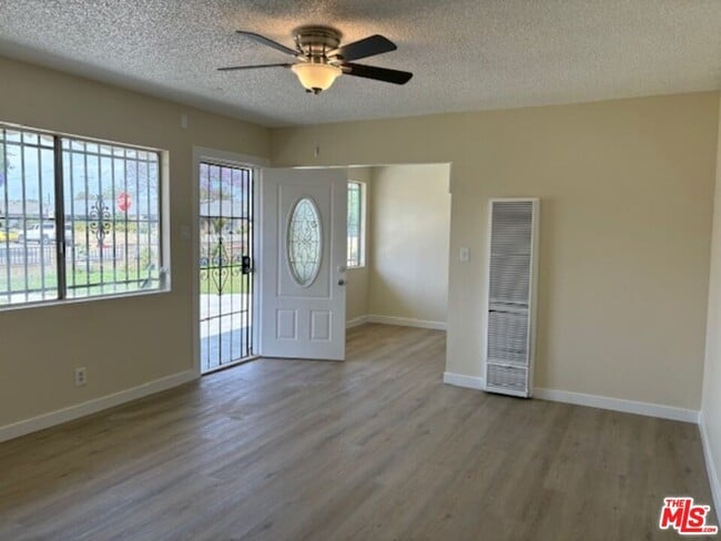 350 E 236th St in Carson, CA - Building Photo - Building Photo