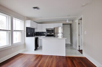 294 Halley Ave in Fairfield, CT - Building Photo - Building Photo