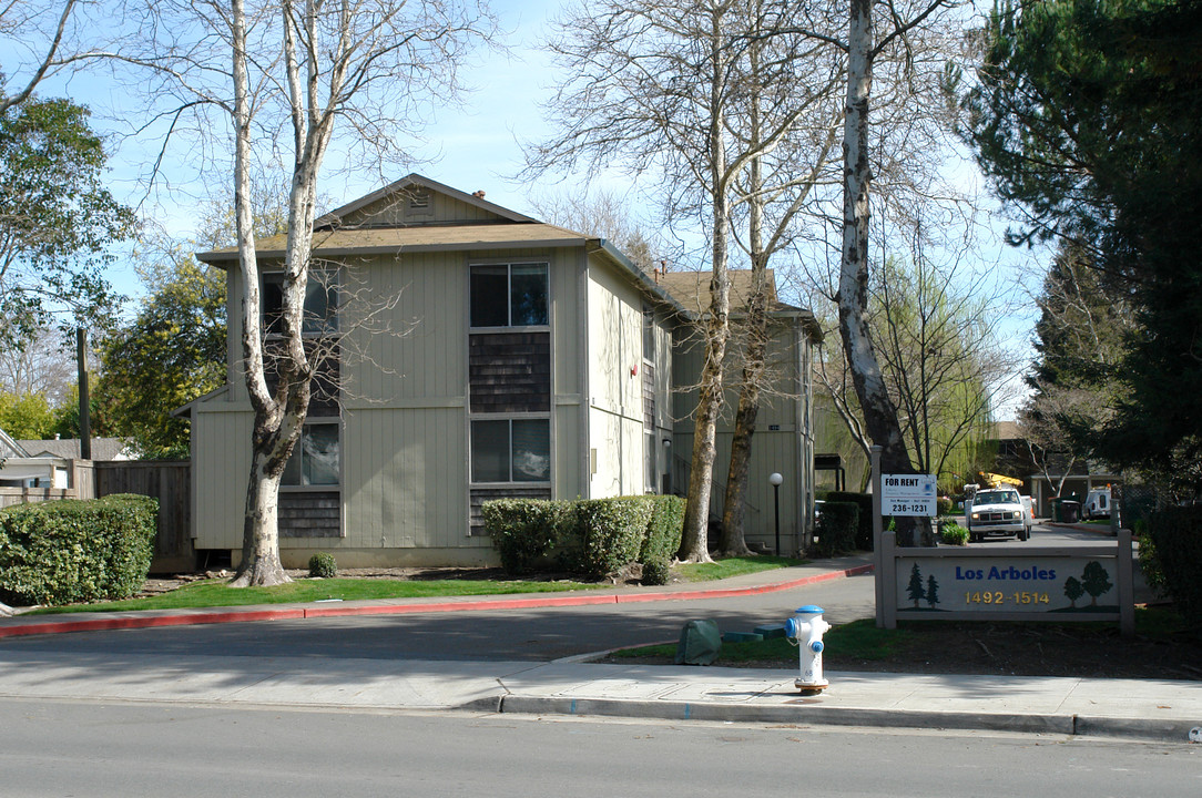 Los Arboles in Santa Rosa, CA - Building Photo