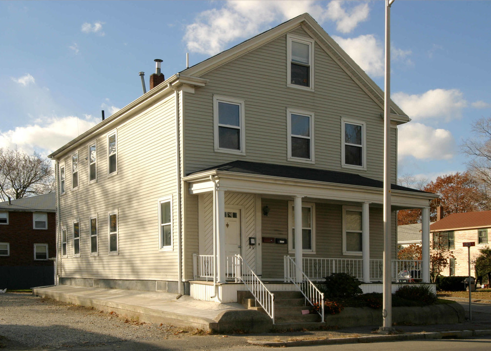 443 Weir St in Taunton, MA - Foto de edificio