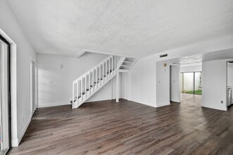 1405 White Pine Dr in Wellington, FL - Building Photo - Building Photo