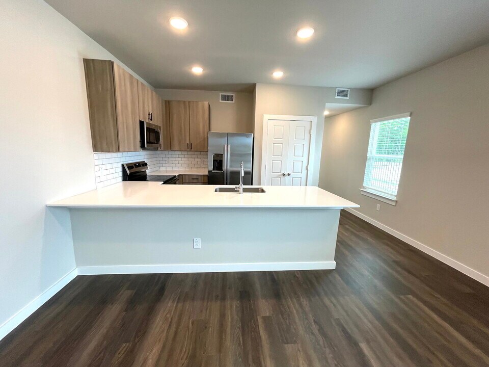 1127 Eloise Dr in Crowley, TX - Building Photo
