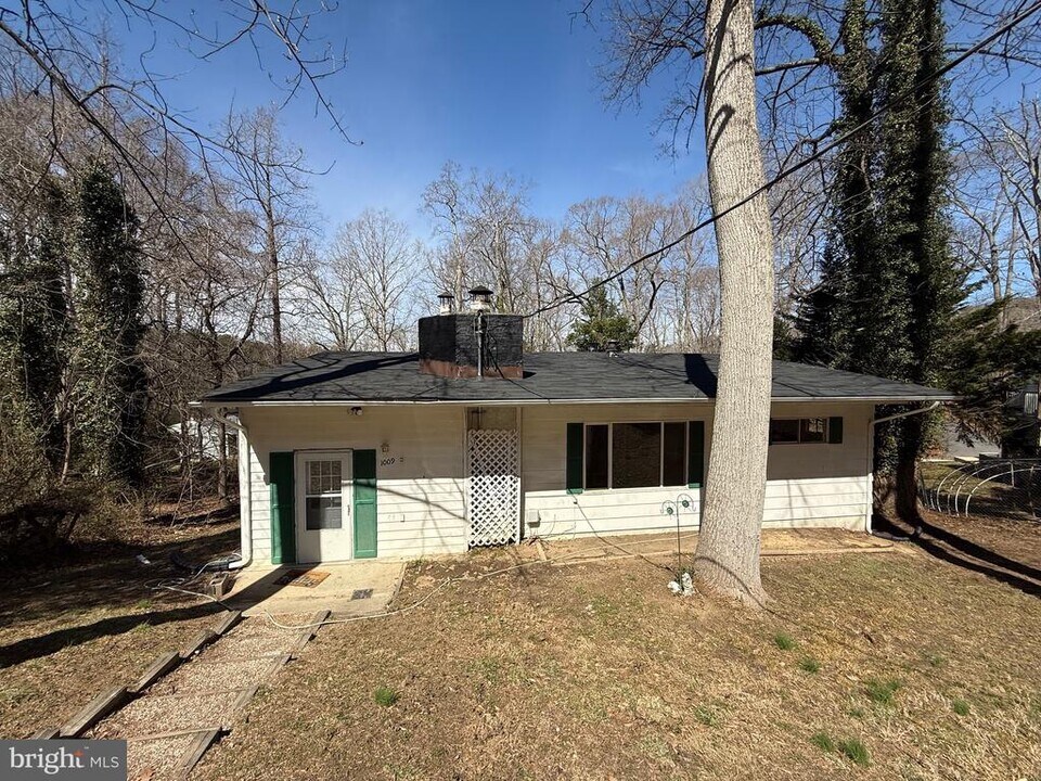 1009 Holley Ln in Lusby, MD - Building Photo