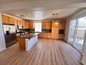 10643 Fire Poppy Cir in Reno, NV - Building Photo - Building Photo