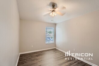 8332 Crescent Moon Dr in New Port Richey, FL - Building Photo - Building Photo