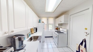 46 Longwood Ave, Unit 2 in Brookline, MA - Building Photo - Building Photo