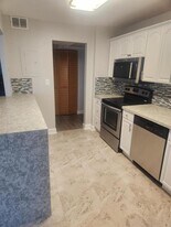 2731 Taft St, Unit 410 in Hollywood, FL - Building Photo