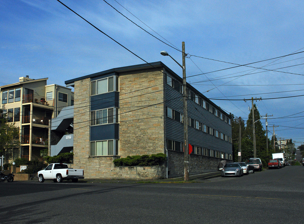 Linden Apartments in Seattle, WA - Building Photo