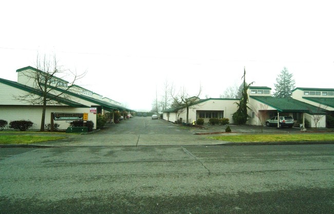 Emerald Court Apartments in Enumclaw, WA - Building Photo - Building Photo