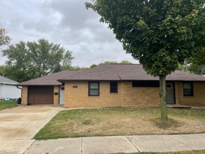 1539 E 9th St in Sheldon, IA - Building Photo - Building Photo