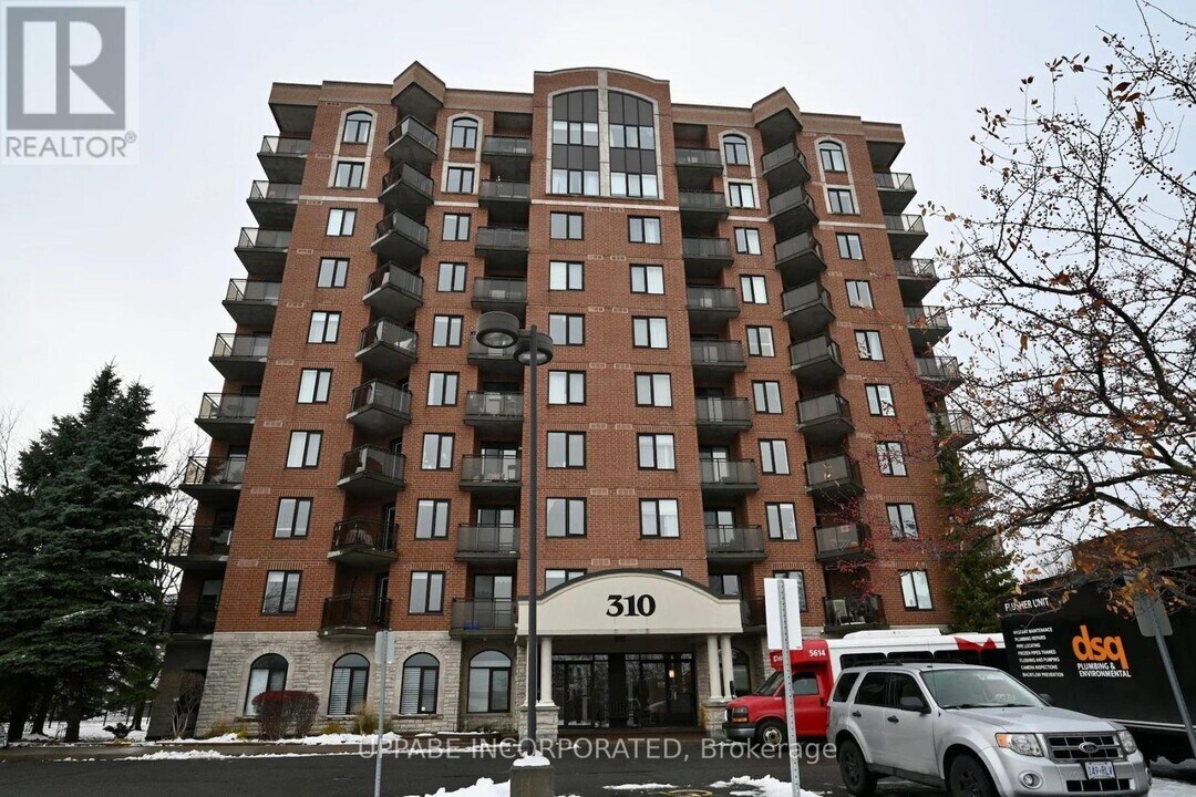 310 Central Park Dr in Ottawa, ON - Building Photo