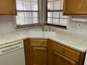 654 N Inyo St in Ridgecrest, CA - Foto de edificio - Building Photo