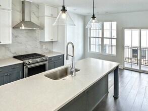 201 New St in Decatur, GA - Building Photo - Building Photo