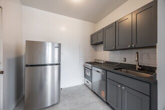 1319 W Estes Ave, Unit 17 in Chicago, IL - Foto de edificio - Building Photo