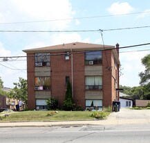 133 Scarlett Rd in Toronto, ON - Building Photo
