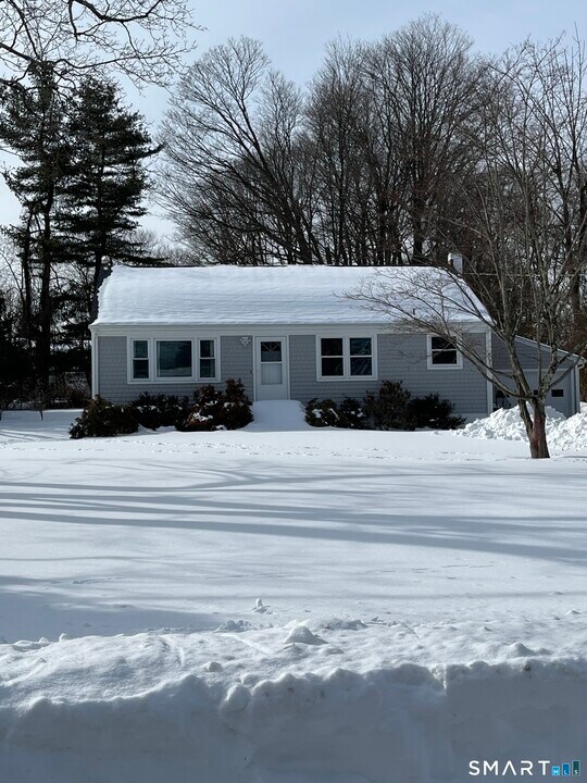 73 Soundview Rd in Ridgefield, CT - Foto de edificio